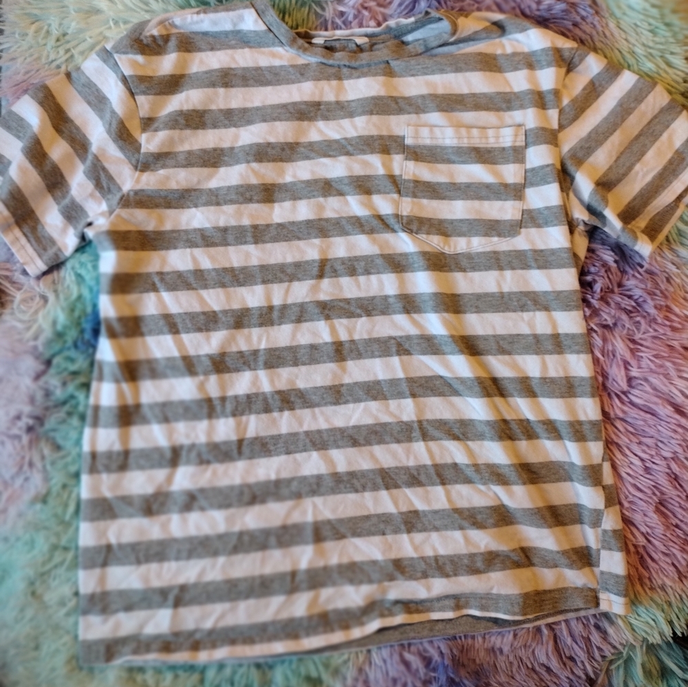 Grey and white striped pocket tee